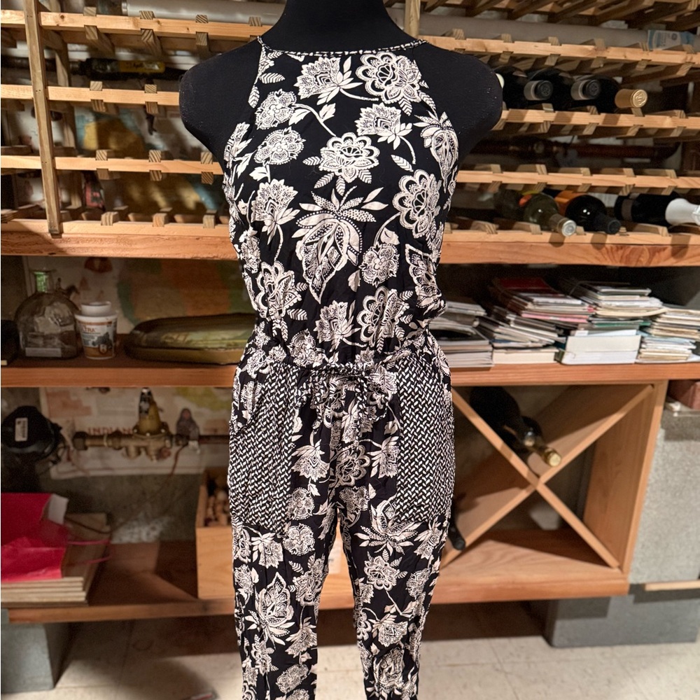 American Eagle Outfitters Black‎ & White Floral Jumpsuit Romper